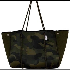 Camo neoprene Tote